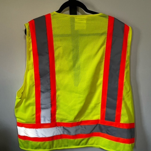 Pyramex Hi Viz Imperfection
Safety Vest Sz Large - Picture 5 of 8